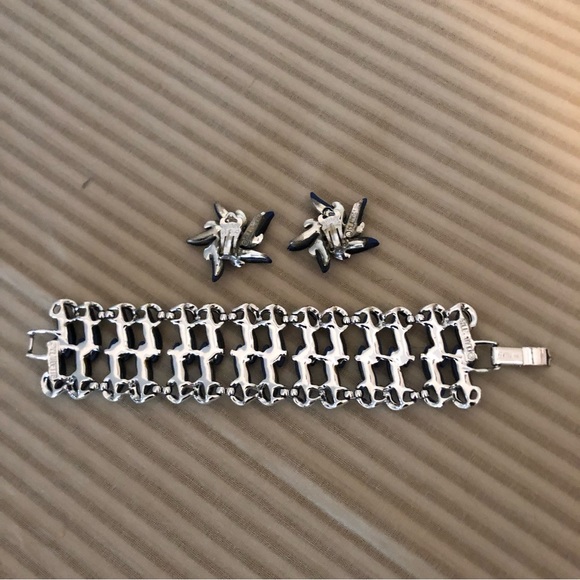 Claudette Vintage 2pc Jewelry - Picture 2 of 5